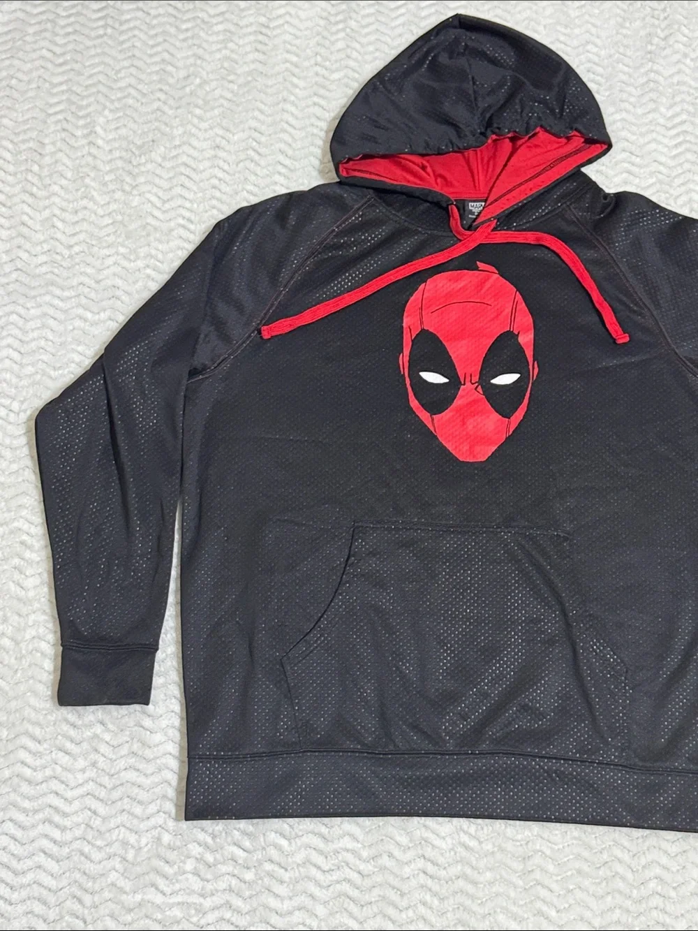 Marvel Men's XL Deadpool Long Sleeved Pull-over Hoodie Black Red Polyester